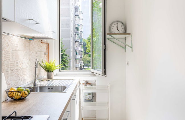 JOIVY Adorable Flat W/ Balcony - Photo 8