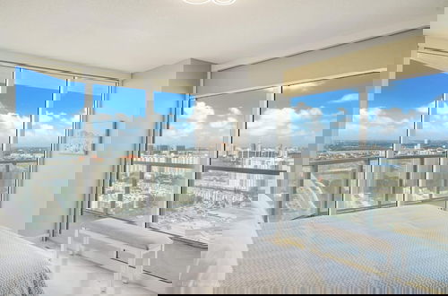 Foto 4 - A Breathtaking Oceanview High Rise Luxury Condo!