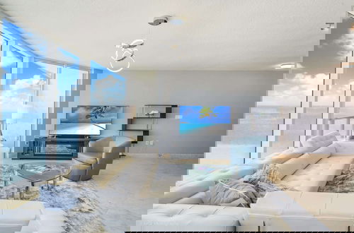 Foto 9 - A Breathtaking Oceanview High Rise Luxury Condo!