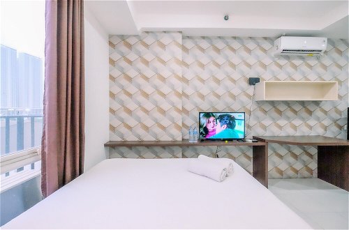 Foto 2 - Good Deal And Homey Studio Azalea Suites Apartment Cikarang