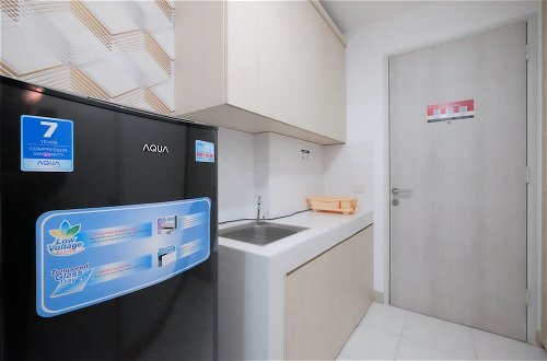 Foto 6 - Good Deal And Homey Studio Azalea Suites Apartment Cikarang