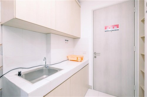 Foto 7 - Good Deal And Homey Studio Azalea Suites Apartment Cikarang