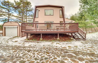 Foto 1 - Family Home in Long Pond w/ Fire Pit & Lake Access