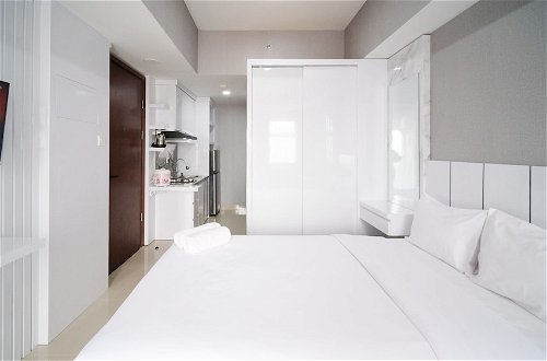 Photo 3 - Nice And Comfy Studio Grand Dharmahusada Lagoon Apartment