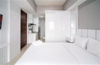 Foto 3 - Nice And Comfy Studio Grand Dharmahusada Lagoon Apartment