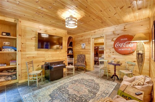 Foto 38 - Luxurious Mountain Cabin w/ Chestatee River Access