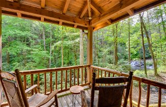 Foto 1 - Luxurious Mountain Cabin w/ Chestatee River Access
