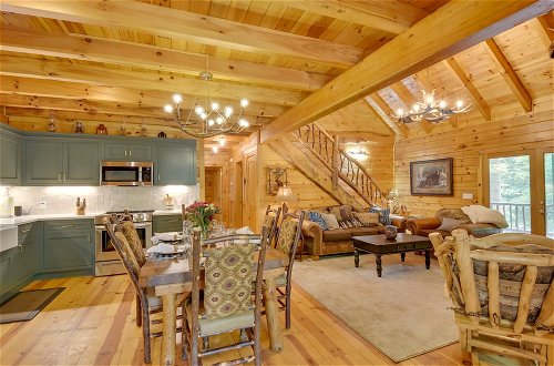 Foto 27 - Luxurious Mountain Cabin w/ Chestatee River Access