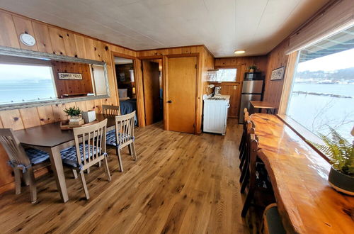 Photo 9 - Winni Lakefront Cabin