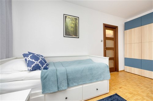 Photo 4 - Apartment With Three Bedrooms by Renters