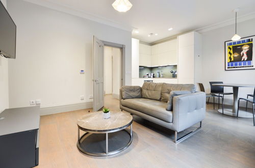 Photo 1 - Soho Deluxe 1 Bedroom Apartment by Concept Apartments