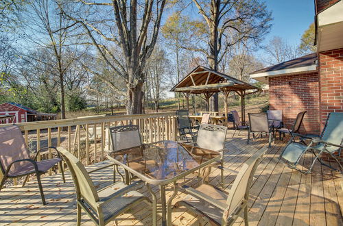 Foto 21 - Bright Cartersville Home w/ Fire Pit & Sunroom