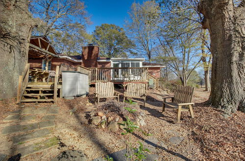 Foto 10 - Bright Cartersville Home w/ Fire Pit & Sunroom