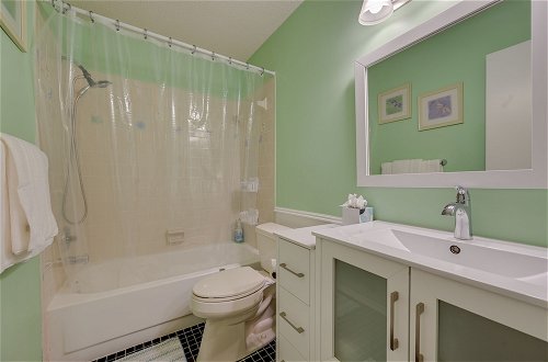 Photo 7 - Tampa Townhome w/ Lake Access & Workspace