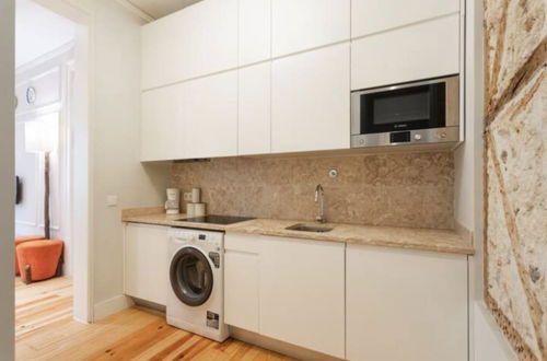 Photo 3 - Baixa Cozy 2BR w/Elevator + AC - by LU Holidays