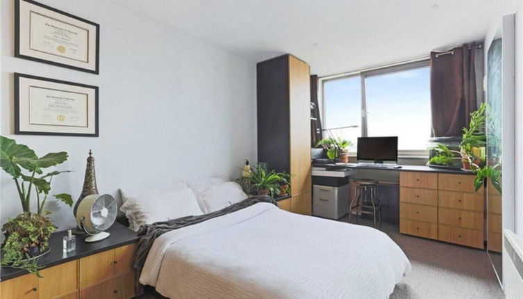 Photo 1 - Sleek 2BD Flat W/views of The Shard - Shadwell