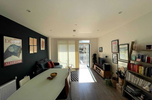 Foto 9 - Stylish 1 Bedroom Apartment in Poplar With a Shared Gym