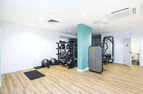 Photo 8 - Stylish 1 Bedroom Apartment in Poplar With a Shared Gym