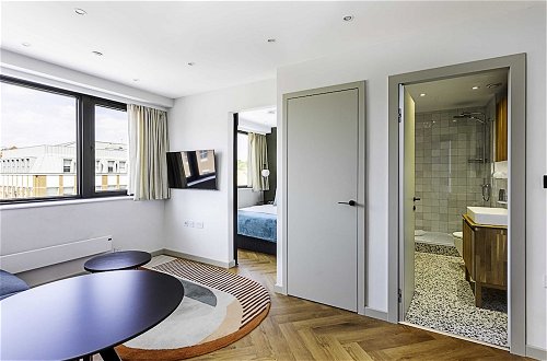 Photo 18 - 1-bed Apartment: Close to Wimbledon Station