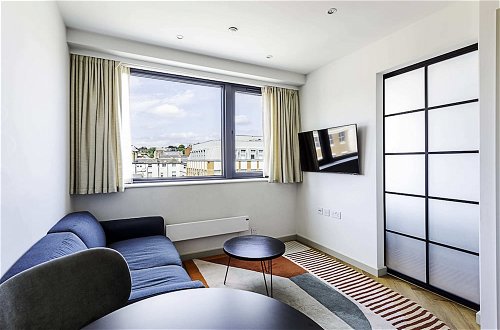 Photo 14 - 1-bed Apartment: Close to Wimbledon Station