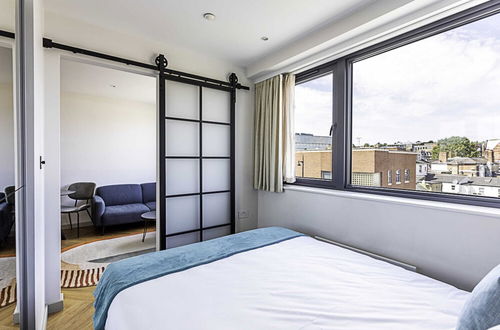 Photo 1 - 1-bed Apartment: Close to Wimbledon Station