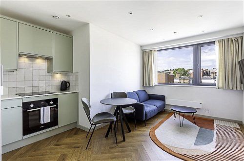 Photo 5 - 1-bed Apartment: Close to Wimbledon Station