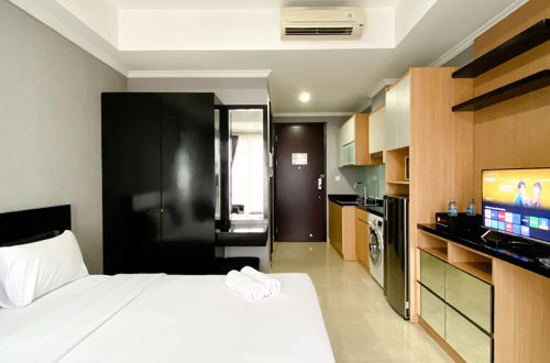 Foto 5 - Good Deal And Comfortable Studio Menteng Park Apartment