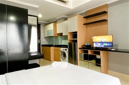 Photo 4 - Good Deal And Comfortable Studio Menteng Park Apartment