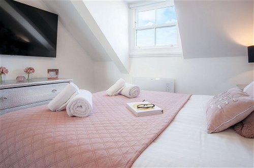 Photo 3 - The Penthouse - Luxury 1 Bed - Panorama - Tenby