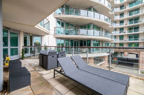 Photo 25 - Central 2BD Flat w/ River View Balcony - Vauxhall