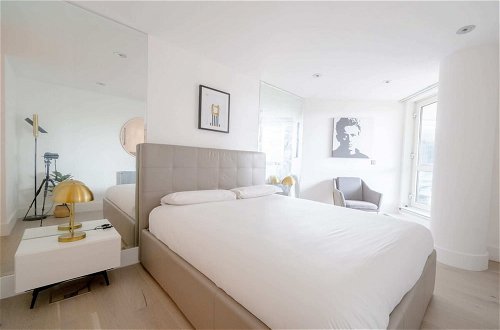 Photo 1 - Central 2BD Flat w/ River View Balcony - Vauxhall