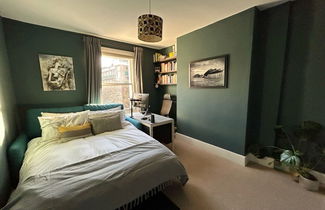 Photo 3 - Dreamy 3BD House W/large Patio - Stoke Newington