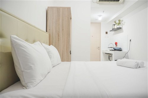 Foto 6 - Cozy And Enjoy Living Studio Room Tokyo Riverside Pik 2 Apartment