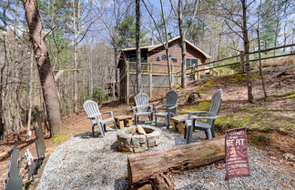 Foto 1 - Blue Ridge Cozy Cabin in the Woods w/ Hot Tub