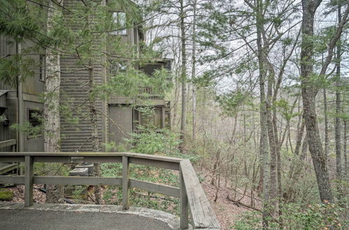 Foto 11 - Rustic Big Canoe Condo w/ Lake, Golf Course Access