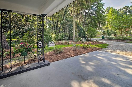 Foto 18 - Elegant Savannah Hideaway w/ Private Garden