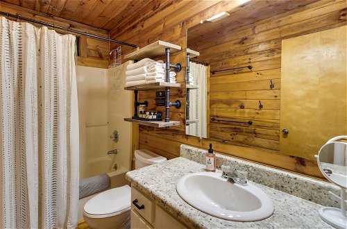 Photo 29 - Charming Blue Ridge Cabin w/ Game Room & Hot Tub