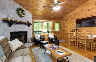 Foto 1 - Charming Blue Ridge Cabin w/ Game Room & Hot Tub