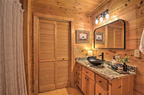 Photo 16 - Blue Ridge Cabin: Hot Tub, Fire Pit & Grill