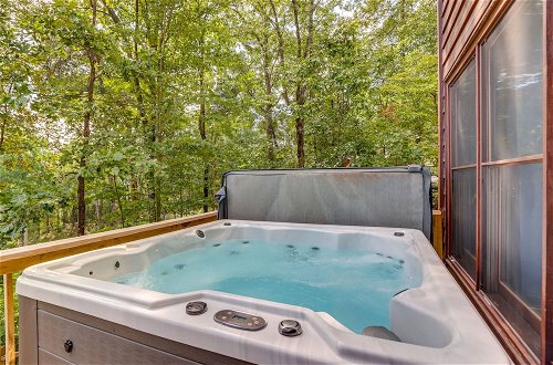 Foto 30 - Scenic Talking Rock Creek Resort Home w/ Hot Tub