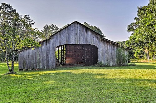 Foto 19 - Charming Newnan Carriage House on 95 Acres