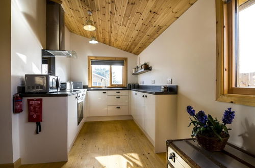 Photo 19 - Fern Lodge - 2 Bedroom Log Cabin - Saint Florence - Tenby