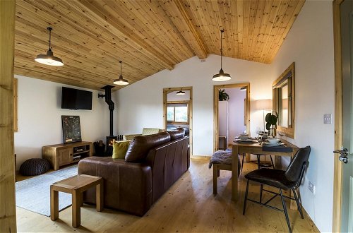 Photo 24 - Fern Lodge - 2 Bedroom Log Cabin - Saint Florence - Tenby