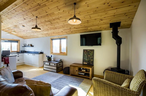 Photo 20 - Fern Lodge - 2 Bedroom Log Cabin - Saint Florence - Tenby