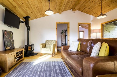 Photo 18 - Fern Lodge - 2 Bedroom Log Cabin - Saint Florence - Tenby