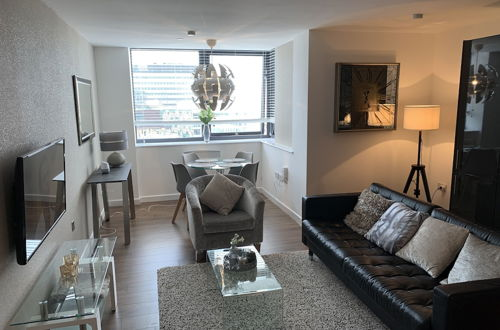 Photo 8 - Stunning two bed City Center Apartment