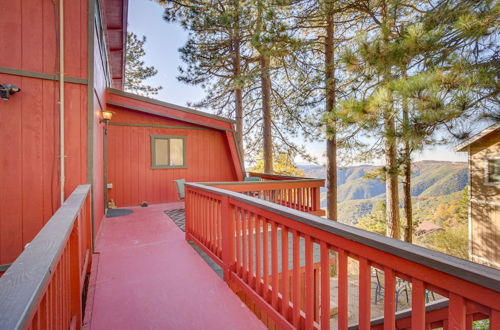 Foto 10 - Colorful Running Springs Cabin w/ Incredible Views