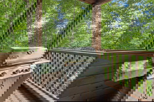 Foto 40 - Rustic Cabin in Woods w/ Hot Tub & Games!