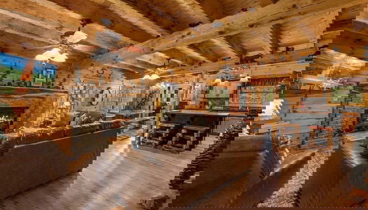 Foto 1 - Rustic Cabin in Woods w/ Hot Tub & Games!