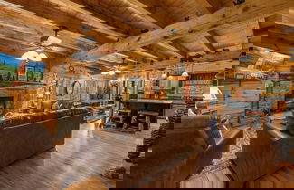 Foto 1 - Rustic Cabin in Woods w/ Hot Tub & Games!